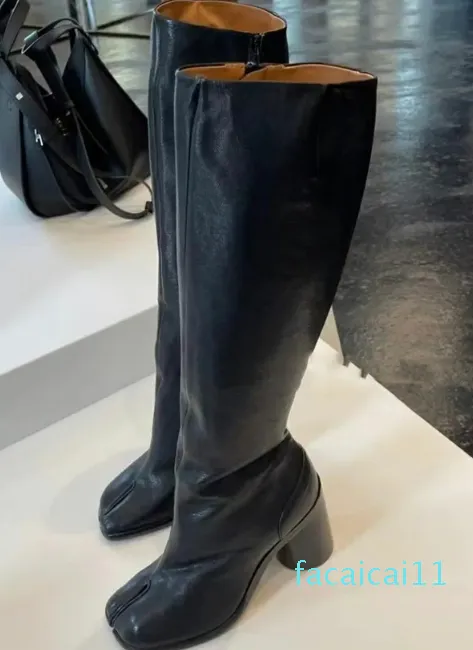 Hochwertige Stiefel aus echtem Leder. Das Produkt ist von guter Qualität