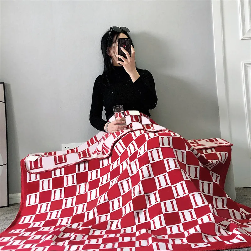 Cobertor xadrez sofá cochilo designer cobertor cama decoração do quarto forma de letra macia dos desenhos animados itens domésticos consolador verão inverno lance cobertor moda JF0019 F23