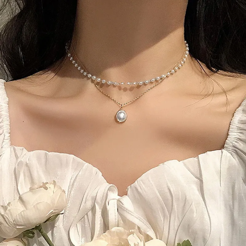 Colares pendentes de moda coreana elegante colar de gargantilha de pérolas simples estilo simples em cadeia de dupla camada woman acessórios de joias 230424