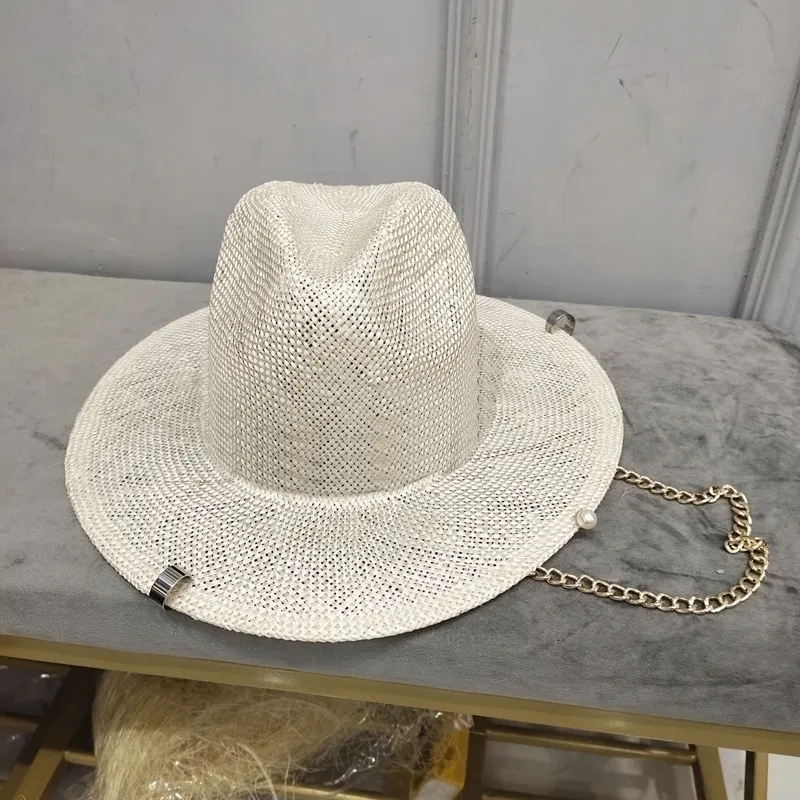 Chapeaux à large bord Chapeaux seau arrivée femmes chapeau fedora en paille blanc avec chaînes 230424