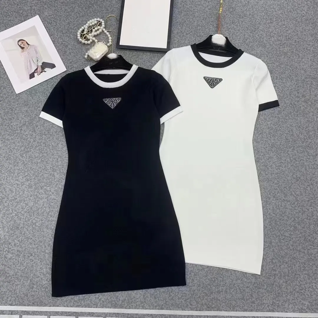 Designer Triangle Standard 2023 New Retro Casual Dress Fashion Classic Black White Colour Contrast Simple Slim Abito a maniche corte