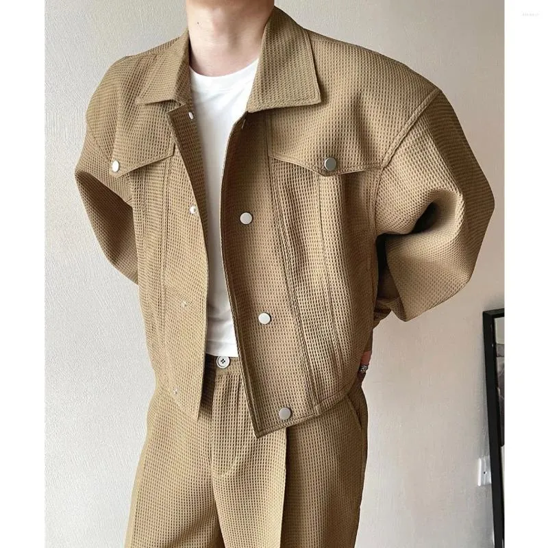 Giacche da uomo Design di nicchia Corto di fascia alta per uomo Bottone con risvolto kaki Autunno Cappotto coreano oversize casual allentato Streetwear