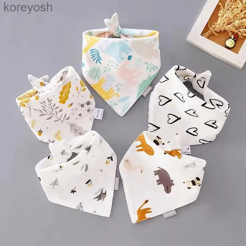 Slabbetjes Spuugdoekjes 39 stijlen Babybandana-slabbetjes Driehoek Spuugdoekjes Babyvoedingsslabbetjes Katoenen babyslabbetjes voor jongens meisjes Unisex BabykwijlslabbetjesL231125