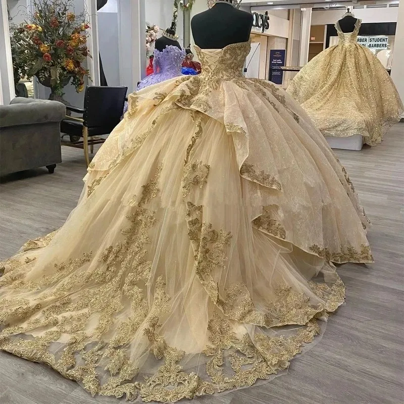 Şampanya Altın Quinceanera Elbiseler Sizli Dantel Aplikler Omuz Dantelli Korse Prenses Promes Vestidos De 15 Anos