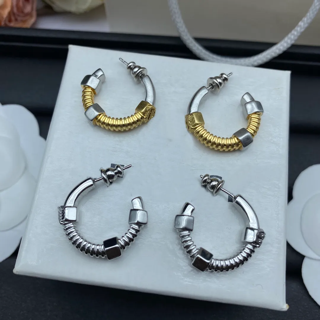 Europese en Amerikaanse oorbellen minimalistische retro-stijl high-end rechthoekige halfronde oorbellen dames oorstekers ontwerper sieraden geschenken XMER41-- 24