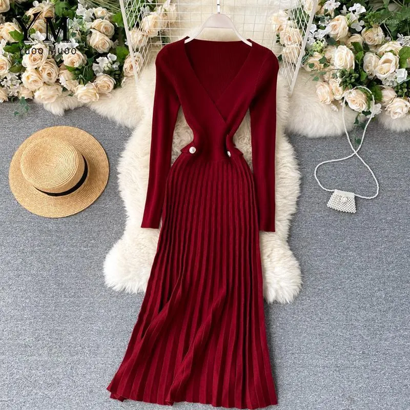 Casual Kleider YuooMuoo Herbst Winter Stricken Langes Kleid Elegant V-Ausschnitt Schlanke Taille Plissee Frauen Weibliche A-Linie Pullover Büro Dame