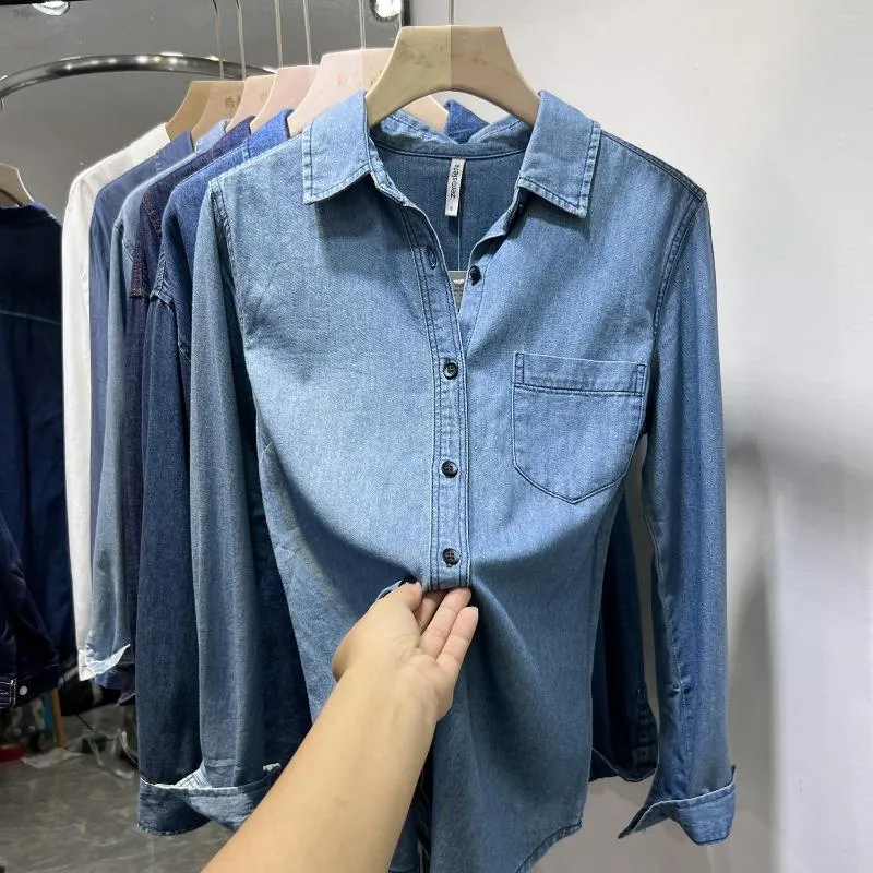 T-shirt da donna Camicia di jeans lavato Camicia da donna a maniche lunghe 2023 Primavera stile europeo Piccolo uomo Versatile Top pieghevole