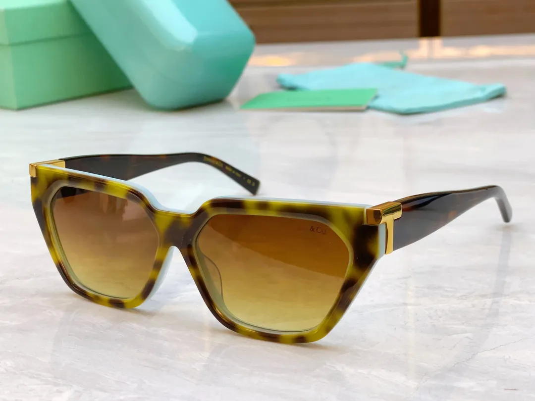 Polarized Sunglasses with UV400 Protection for Men and Women  display picture 3