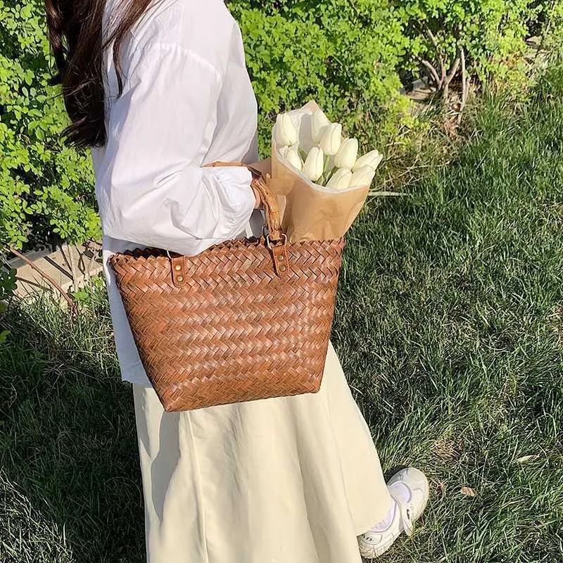 TOTES 2022 Moda Ahşap Saplı El Torbaları Kadınlar İçin Yaz El Yapımı Bambu Dokuma Omuz Çantası Büyük Plaj Çantası Boho Cüzdan Tote Çanta