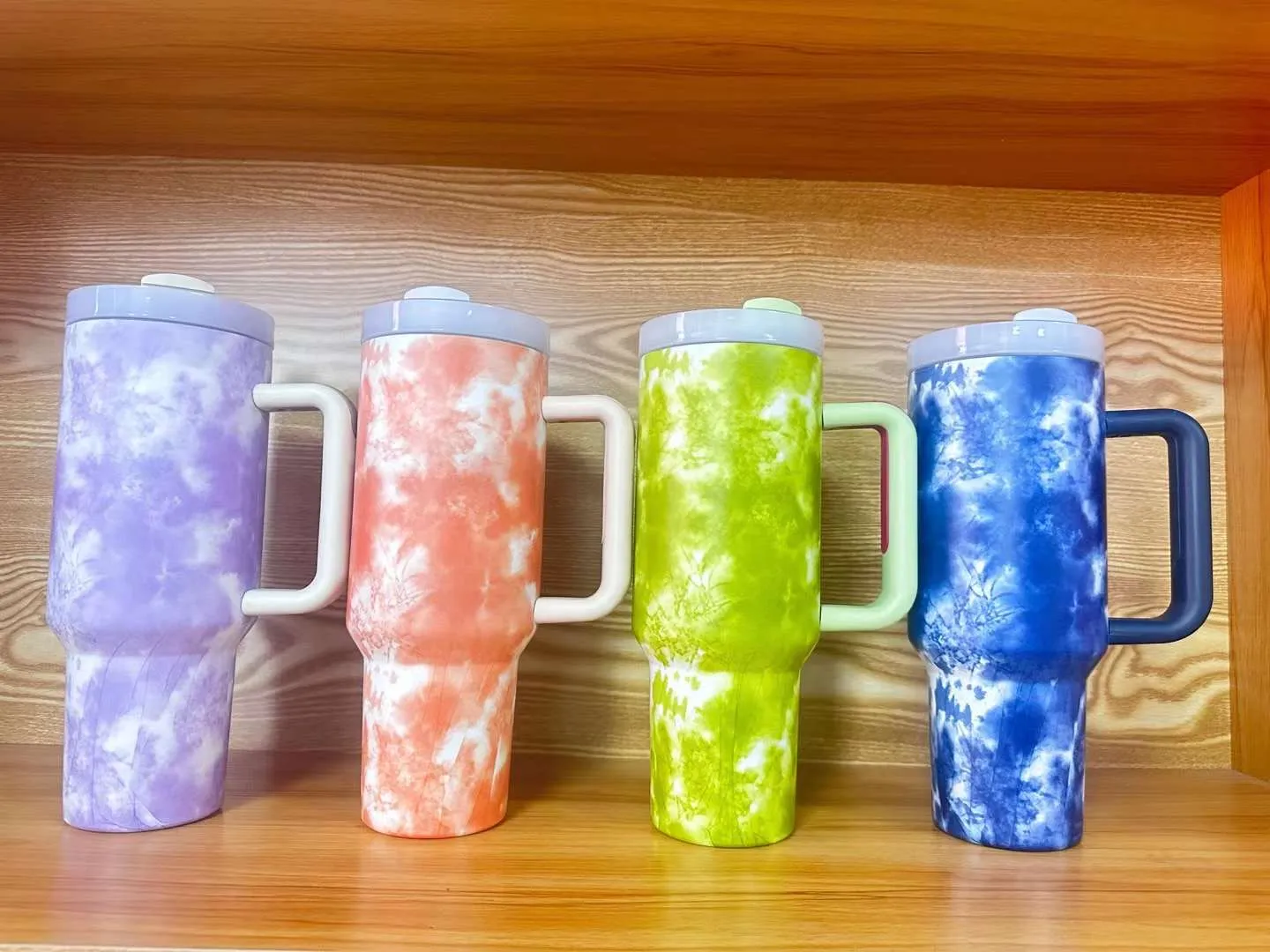 Nuovo arrivo! Bicchiere da viaggio Tie Dye da 40 once con manico Tazze Bandhnu isolate a doppia parete in acciaio inossidabile Tazze Plangi B0036