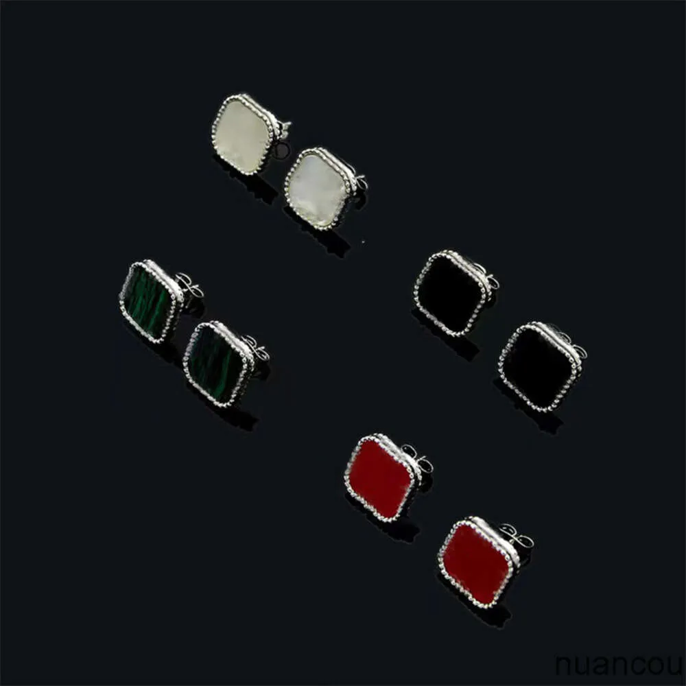 2023 Luxury Brand Color Stud Fashion Charm No Drill Four-Leaf Clover Stud Högkvalitativ kvinnors 18K Designer Stud