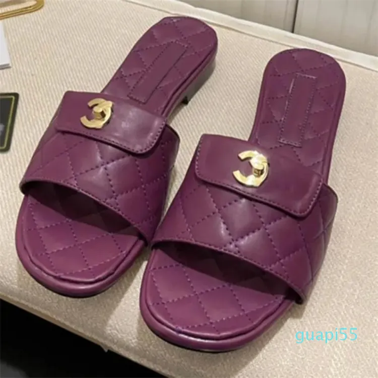 2023 Ladies Designer Slippers High Quality Sheepskin Fabric Metal Accessories Low Heel Sandals Womens Summer Casual Classic Beach 9254976