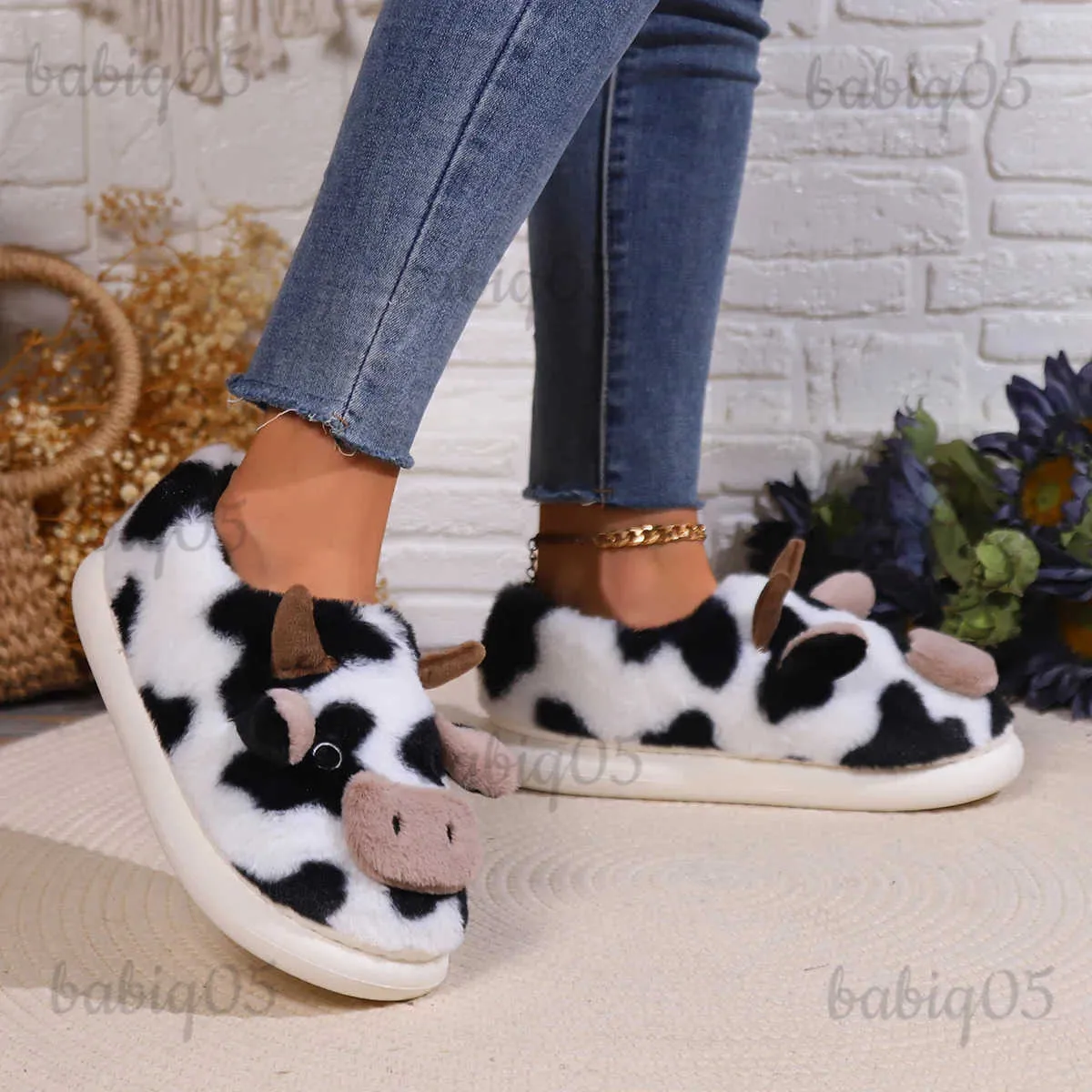 Chinelos Mulheres Chinelos Casa Pelúcia Dos Desenhos Animados Vaca Designer Sapatos Meninas 2023 Inverno Chinelos Fofos Flats Quente Casual Fur Slides Grande Tamanho T231125