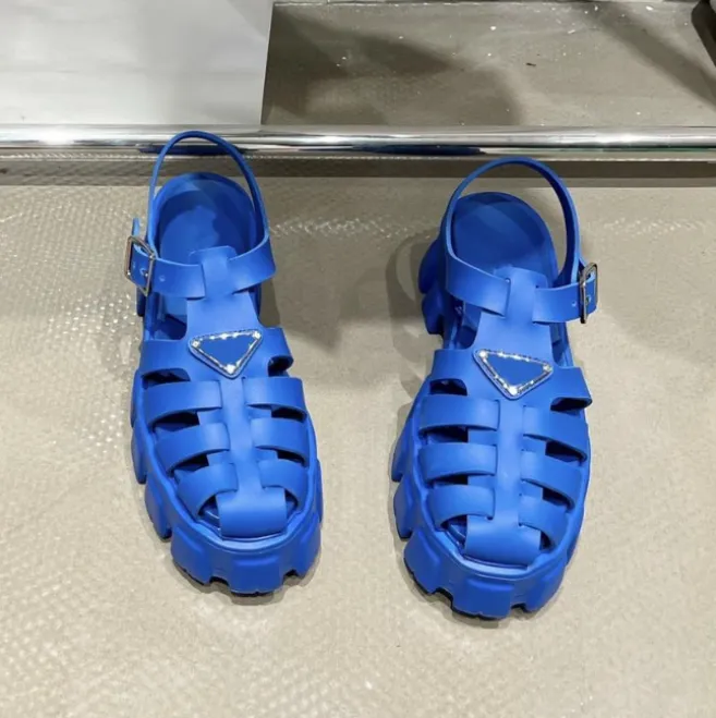 Detaliczne luksusowe platformy Sandały Letnie damskie slajdy Designer gumowe mokasyny plażowe buty na plażę moda palca sandałowa rozmiar 35-43 bez pudełka