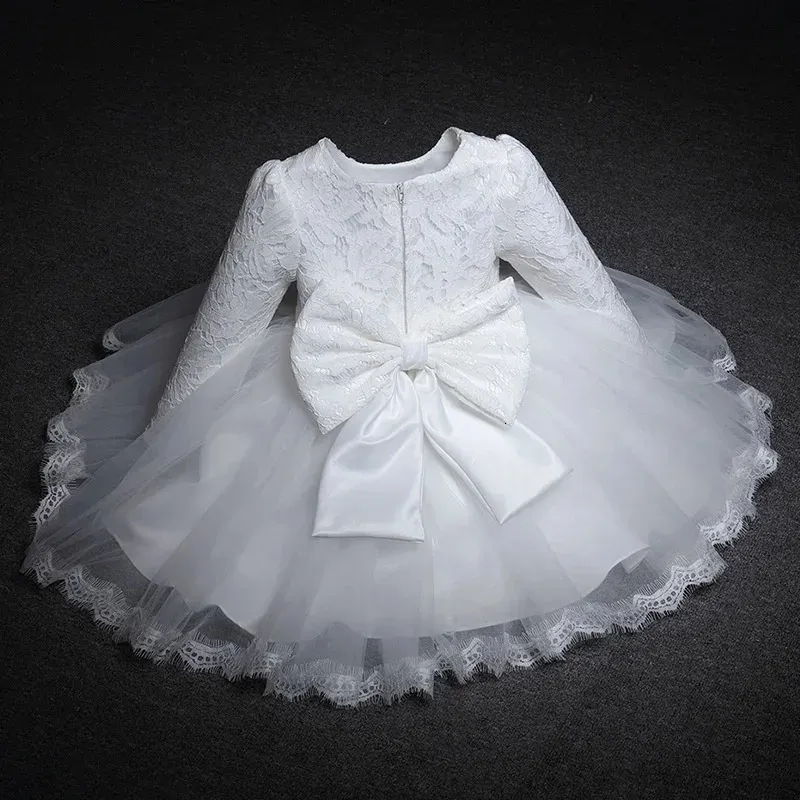 Abiti da ragazza Baby manica lunga per festa di Natale Matrimonio in pizzo Grande fiocco Neonata Primo compleanno Principessa Abito da battesimo bianco 231124