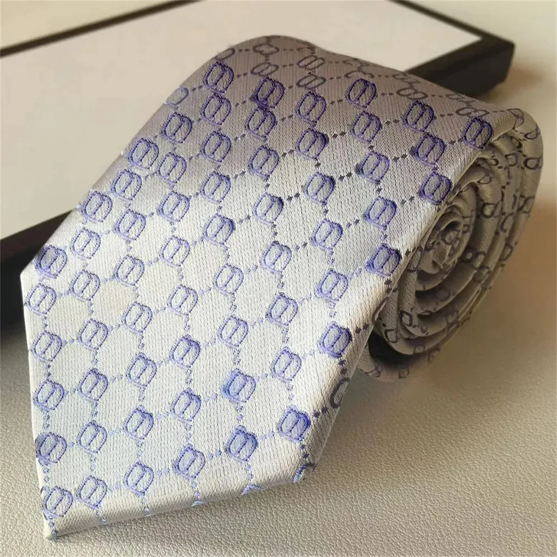 2023 Высококачественный дизайнерский мужской буквенный 100% галстук, шелковый галстук, черный, синий, жаккардовый для взрослых, вечерние, свадебные, деловые, тканые, модный дизайн, коробка с галстуками на шее на Гавайях