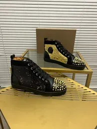 red shoes leather casual shoes Couple casual shoes Calf leather outer layer T0P quality Inner sheepskin Womens size 35-40 Mens size 38-46 Sequin rivet 039