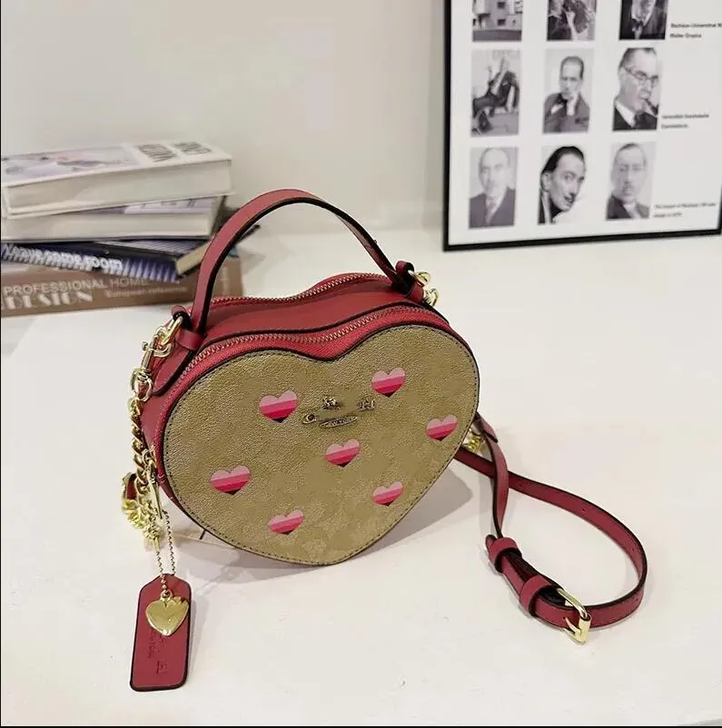 Borsa a forma di cuore del progettista 7A 2024 Borsa a tracolla di modo di vendita calda Stili multipli Borsa a tracolla Borsa da donna in pelle di qualità Designer Borse Borsa femminile