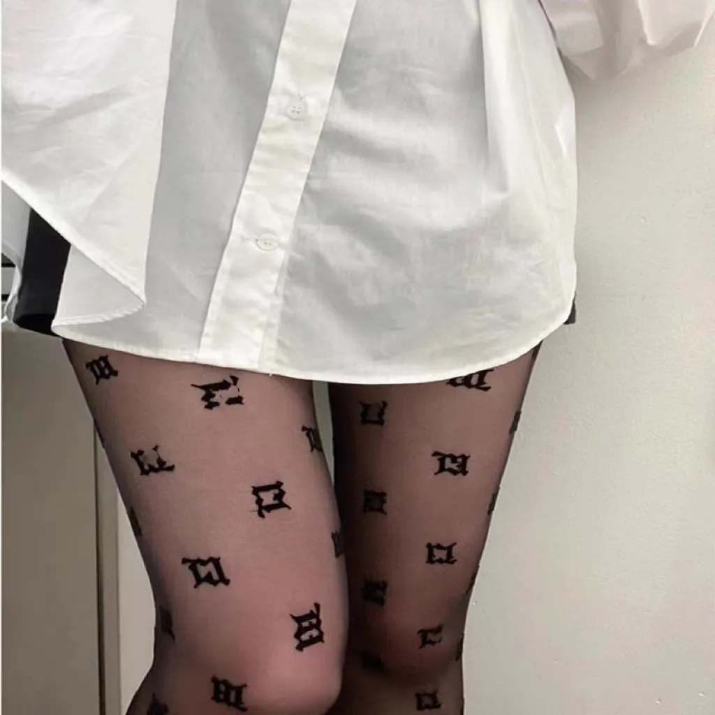 23SS F/C/B/T/G Designer Channel Sexig spetsstrumpa Tights Kvinnor Fashion Thin Leggings Mesh Cucci Soft Breattable Hollow Textile Letter Black Silk Socks 207