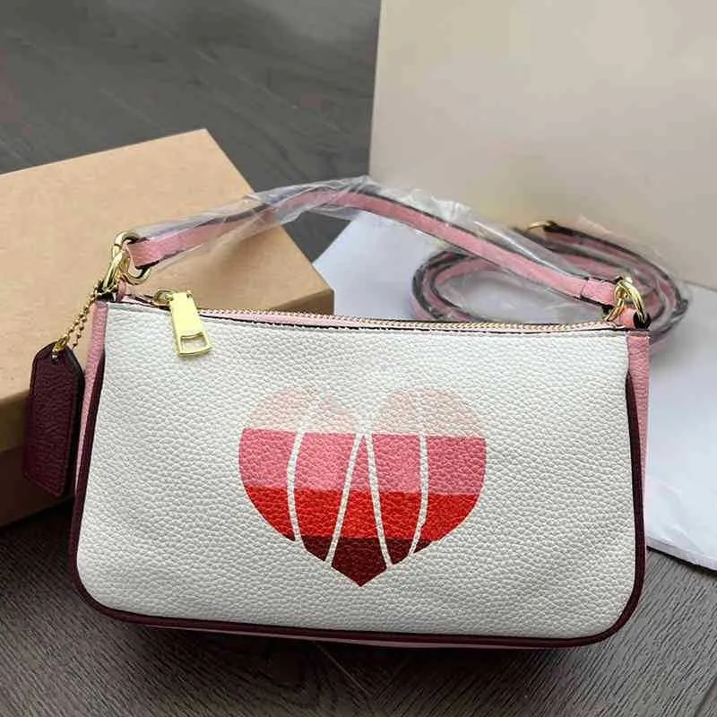 Gorące serce torby na ramię designerka skórzana torba Kobiet serce luksusowe torebka c list mody crossbody torebki pod pachami torba pielka 220903