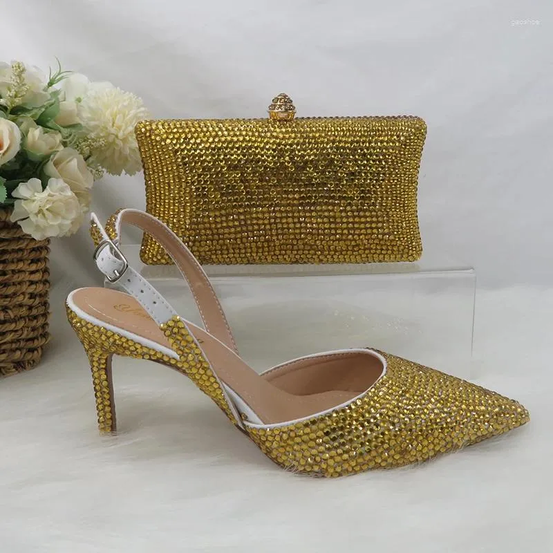 Zapatos de vestir 2024 Llegada Oro Punta puntiaguda Boda nupcial y bolso Mujer Bombas altas Tacón fino Fiesta Slingbacks poco profundos