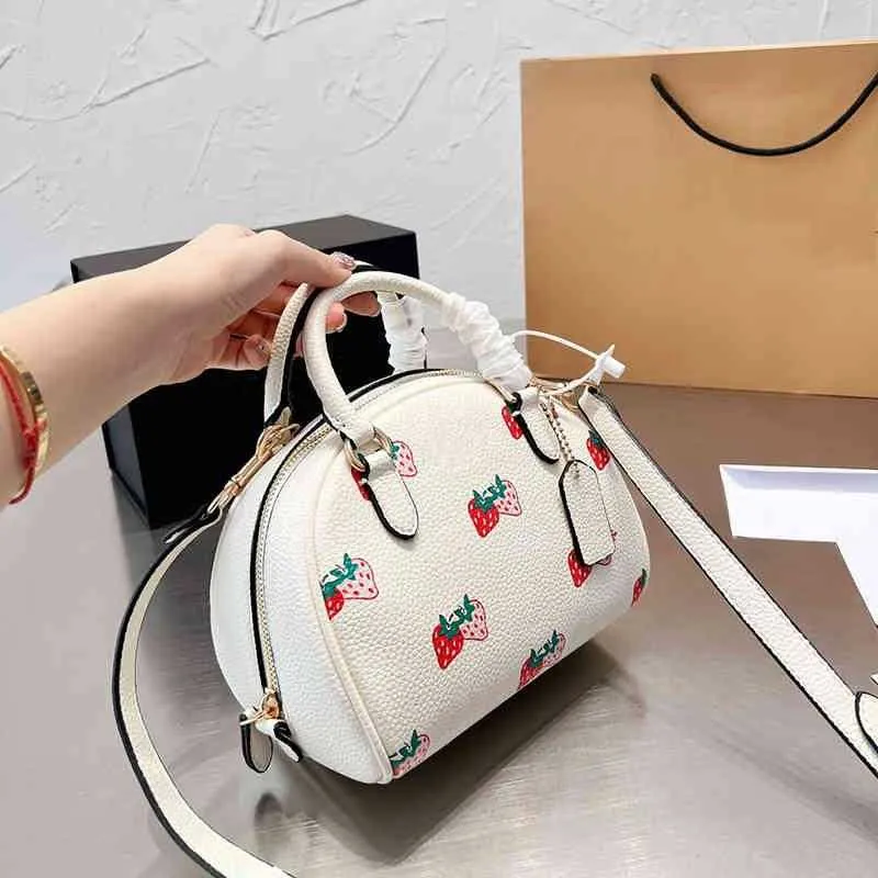 HOT 7 Color Designer CrossBody Bags Strawberry Umhängetaschen Handtasche Damen Designer Tasche Leder Brottasche Luxus Small Half Moom Tote Bag Purse 220809