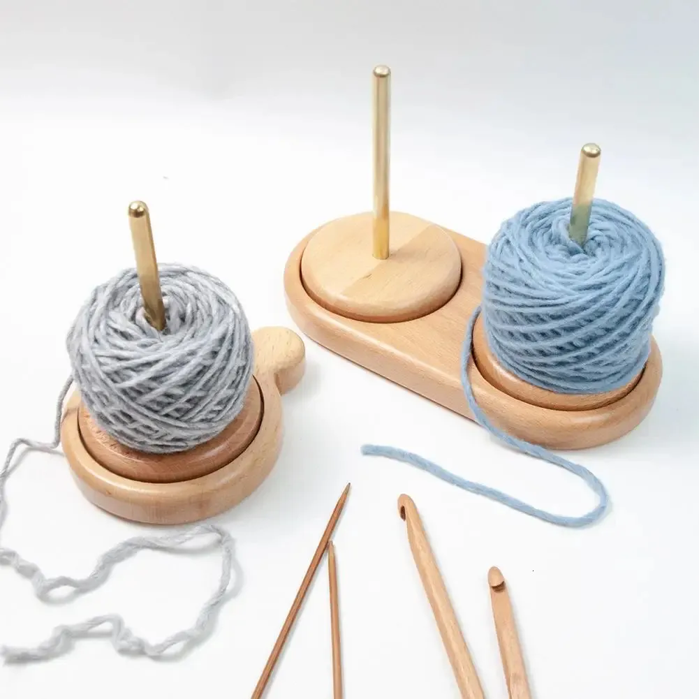 Outils d'artisanat Porte-fil en bois Filature Tricot Débutant Crochet Accessoires Stand Fil à coudre Bobine Boule de laine Enrouleur Outil 231124