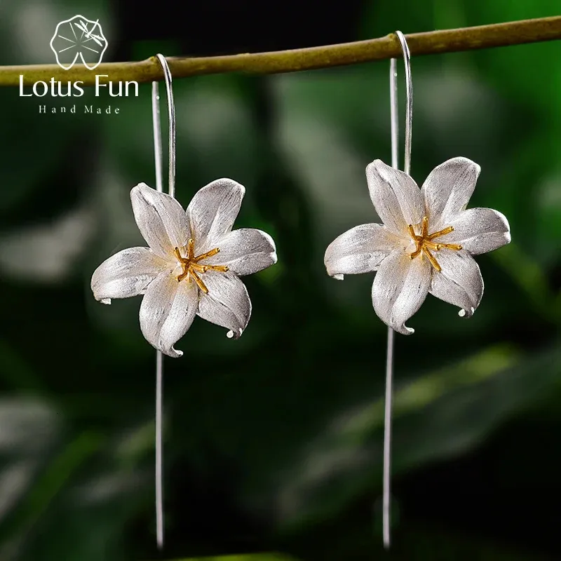 Stud Lotus Fun 18k Gold Lily Flower Dangle أقراط حقيقية 925 Sterling Silver المصمم يدويًا أقراطًا مجوهرات راقية للنساء Bijoux 231124