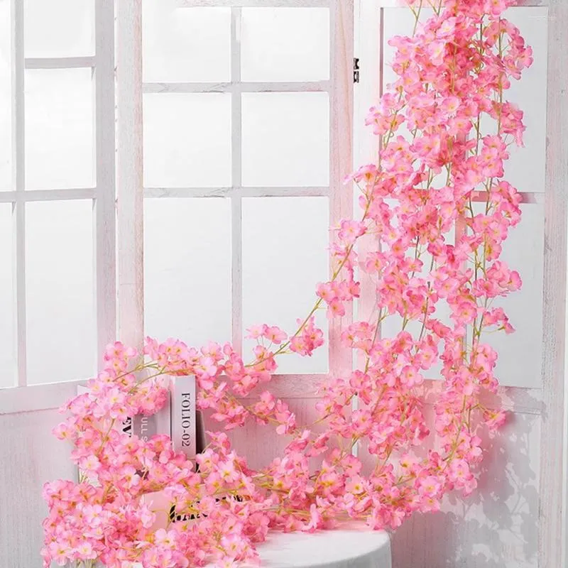 Flores decorativas Flor de cerejeira Vine Sakura Artificial para festa Decoração de teto de festa A parede de penduramento de vime de vime Fleur pode ser prolongada