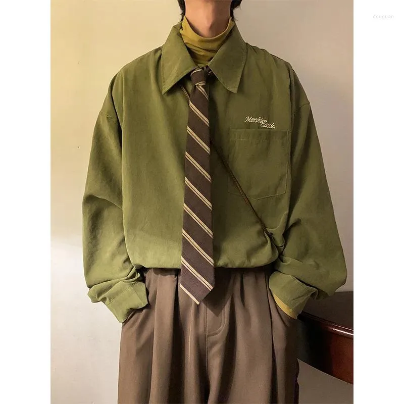 Chemises décontractées pour hommes Chemise à manches longues pour hommes Style de collège japonais Lâche à l'intérieur portant des étudiants de cravate Green Top Base