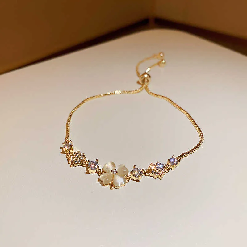 Charm Bracelets Luxury AAA Zircon Opal Clover Adjustable Bracelet For Women New Fashion Sparkling Gold Color Bracelet Wedding Jewelry Party Gift Z0426