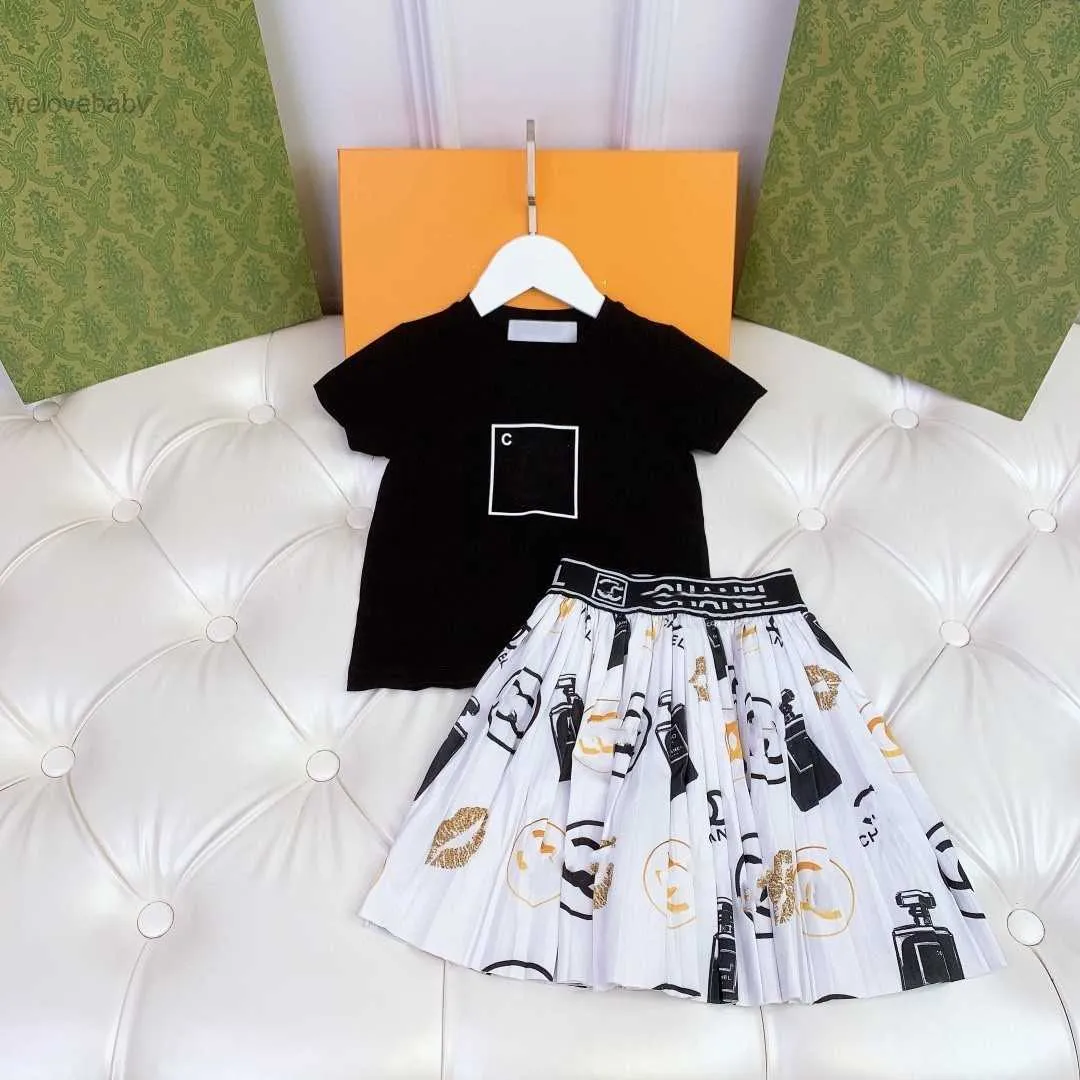 2024 skirts kids designer dress baby set kid skirt baby clothes toddler t shirt clothe luxury summer shorts Sleeve With letters tags Perfume bottle lip design