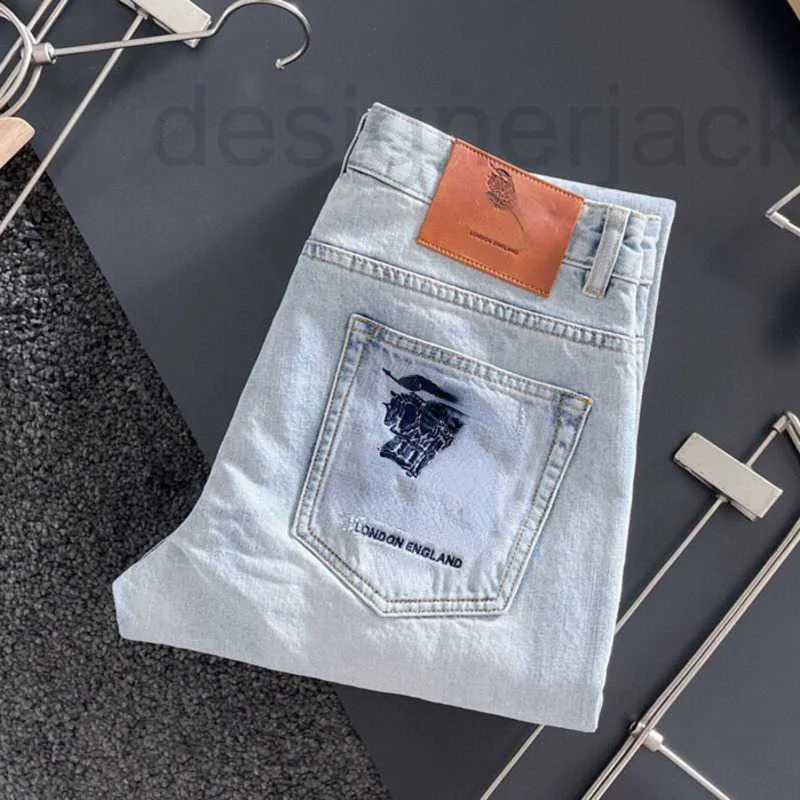 Men's Jeans Designer Casual Pants Luxury Horse Embroidered Washed Men Women Hip Hop Trendy Calf Zipper Acss Control Ripped Loose Sweatpants 42DY