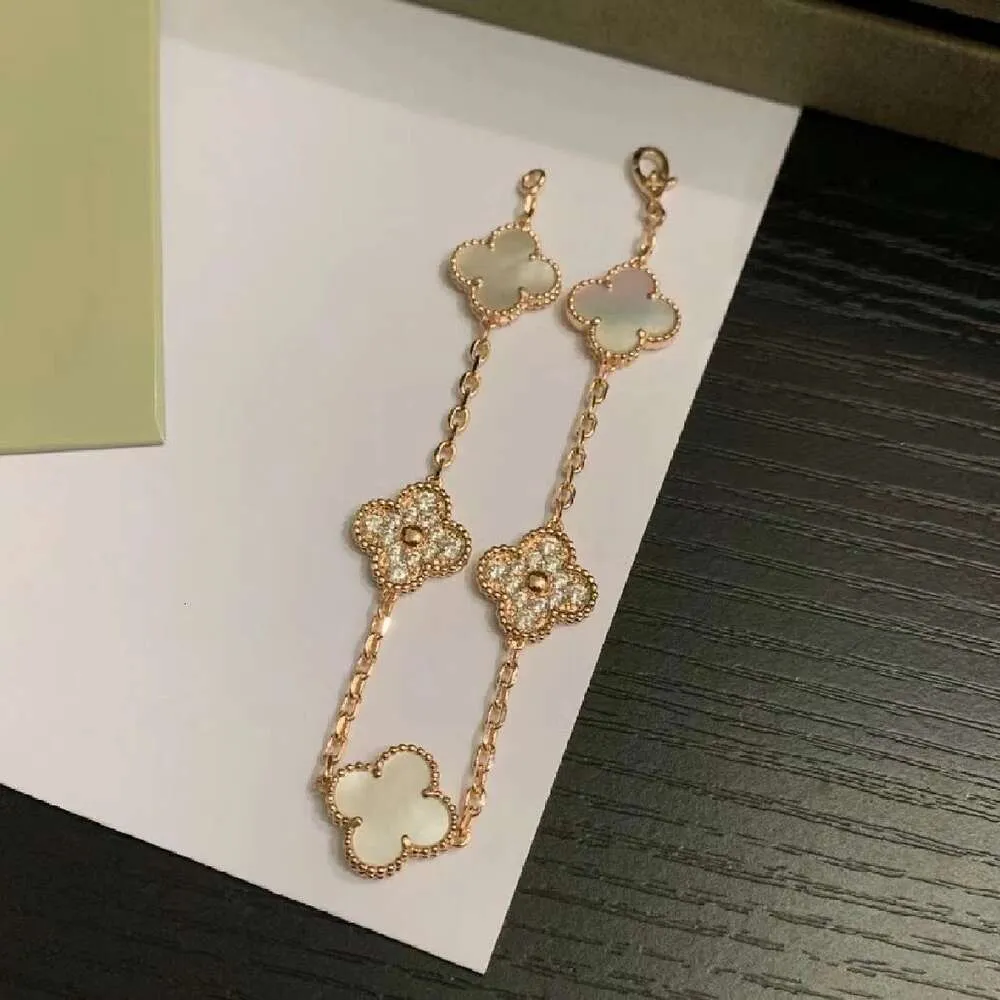 Designer earrings 4/Four Leaf Clover Charm Fourleaf clover Five flower Bracelet High Version White Fritillaria Interdiamond V Gold Thick Plating k Rose Fashion