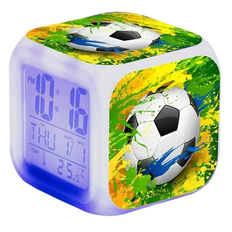 Orologi da tavolo da scrivania Sveglia digitale da calcio Cubo LED creativo con luce colorata per visualizzare l'ora Settimana Mese Temperatura Decorazione domestica 231124