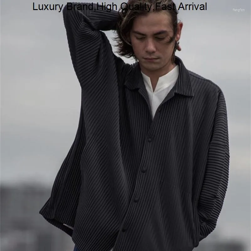 남자 재킷 Miyake Lssey Homme Plisse Fabric Pleated 최고 남자 셔츠 봄과 가을 하이 스트리트 느슨한 싱글 가슴 캐주얼 코트