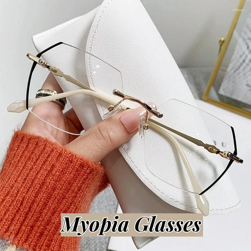 Solglasögon Kvinnor Luxury High Definition Myopia Glasögon Diamond Cut Unisex Anti-Blue Light Short Sight Eyewear Optiska datorglasögon