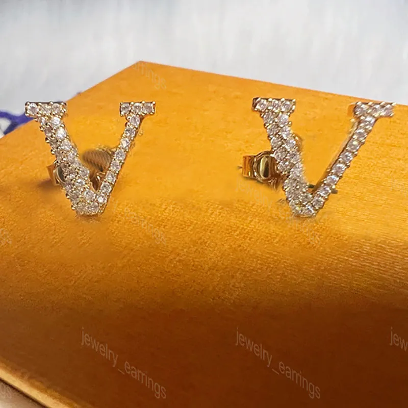 Mens Diamond Stud Earrings Luxury Jewelry Designer Earring V Letters Small Gold Plated Women Valentine Wedding Trendy Bracelet with Box