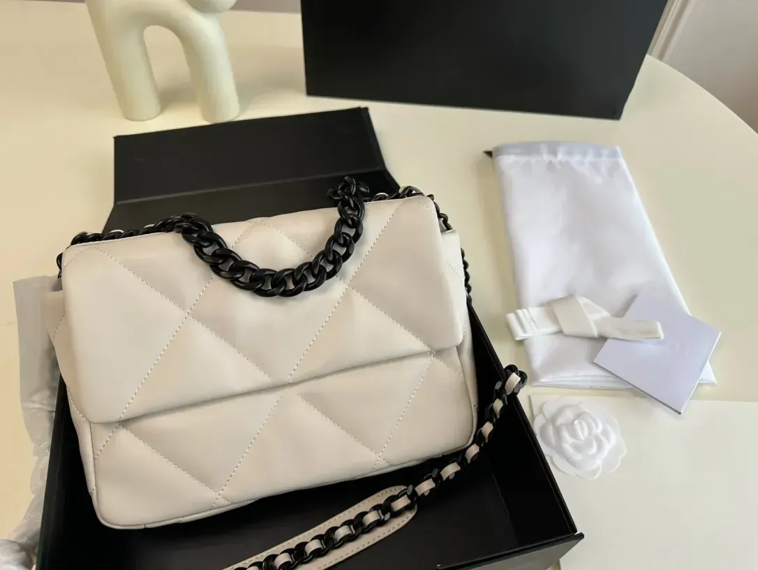 Female Fashion Designer Bag Large Capacity Ladies Handbags Customized Wholesale  Purse - China Designer Fashion Handbags and Brand Luxury Handbags price |  Made-in-China.com