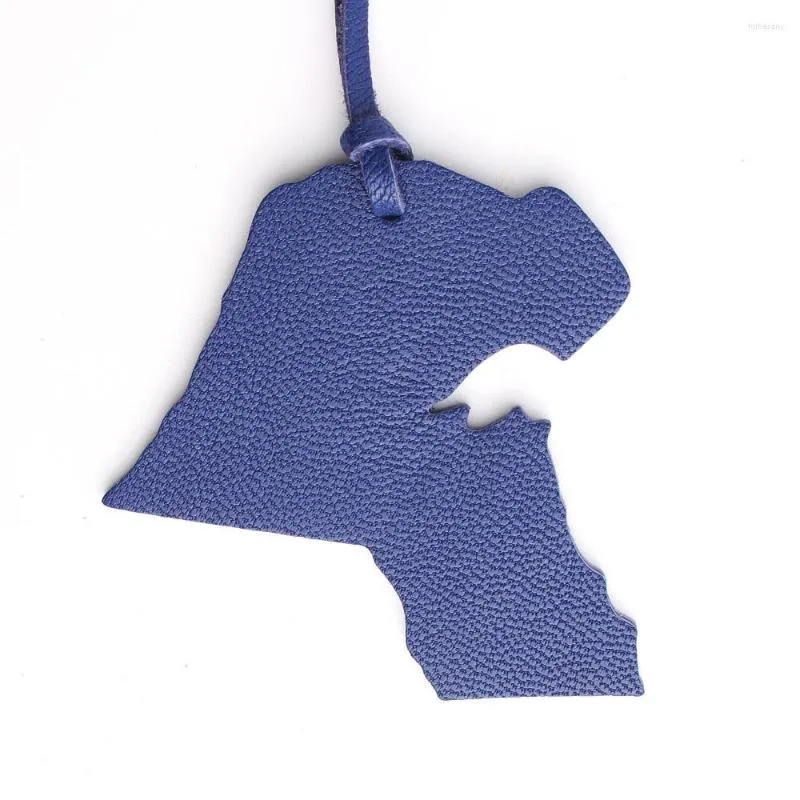 Chaves de chaves no atacado de moda personalizada genuína natural de couro real kuwait mapa de chaveiro pendente feminino saco encharm