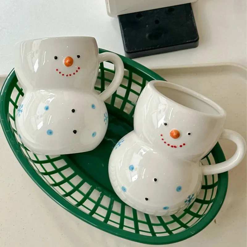 Mokken Kawaii Ins Sneeuwpop Keramische Mok Kerstcadeau Schattig Melk Koffiekopje Afternoon Tea Servies Ontbijt Mode Keuken Decoratie 231124