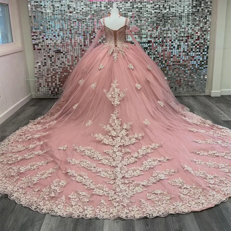 Rosa V-Ausschnitt Quinceanera Kleider 2023 Prinzessin Sweet 15 Jahre Mädchen Geburtstag Party Kleider Applikationen Spitze Perlen Vestidos De Quinceanera