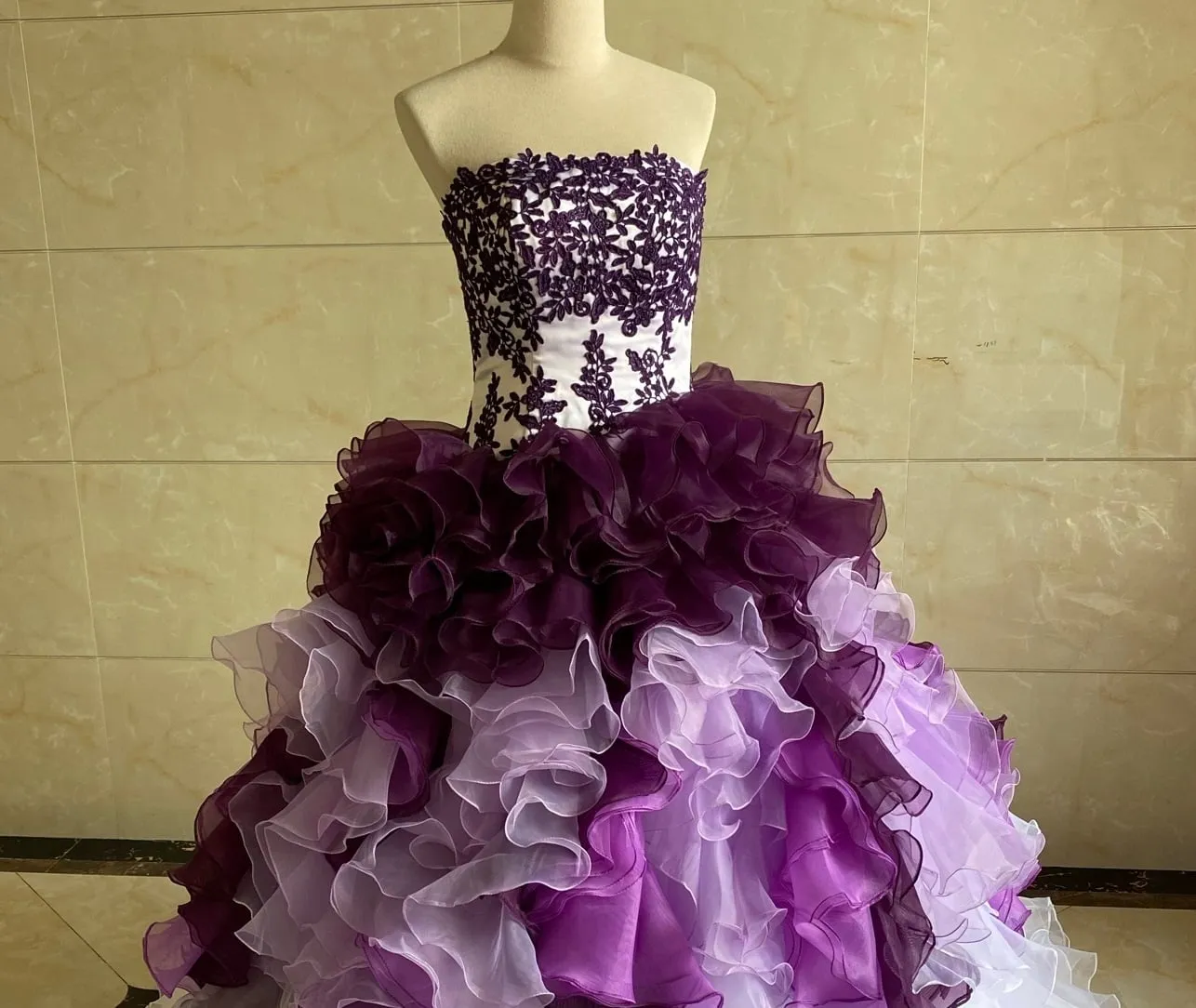 White and Purple Tiered Ruffles Strapless Long Organza Wedding Dress Sleeveless Plus Size Garden Bridal Gown from Dhgate A-Line Wedding Dresses - price 182.31 White and Purple Tiered Ruffles Strapless Long Organza Wedding Dress Sleeveless Plus Size Garden Bridal Gown from Dhgate A-Line Wedding Dresses - price 182.31
