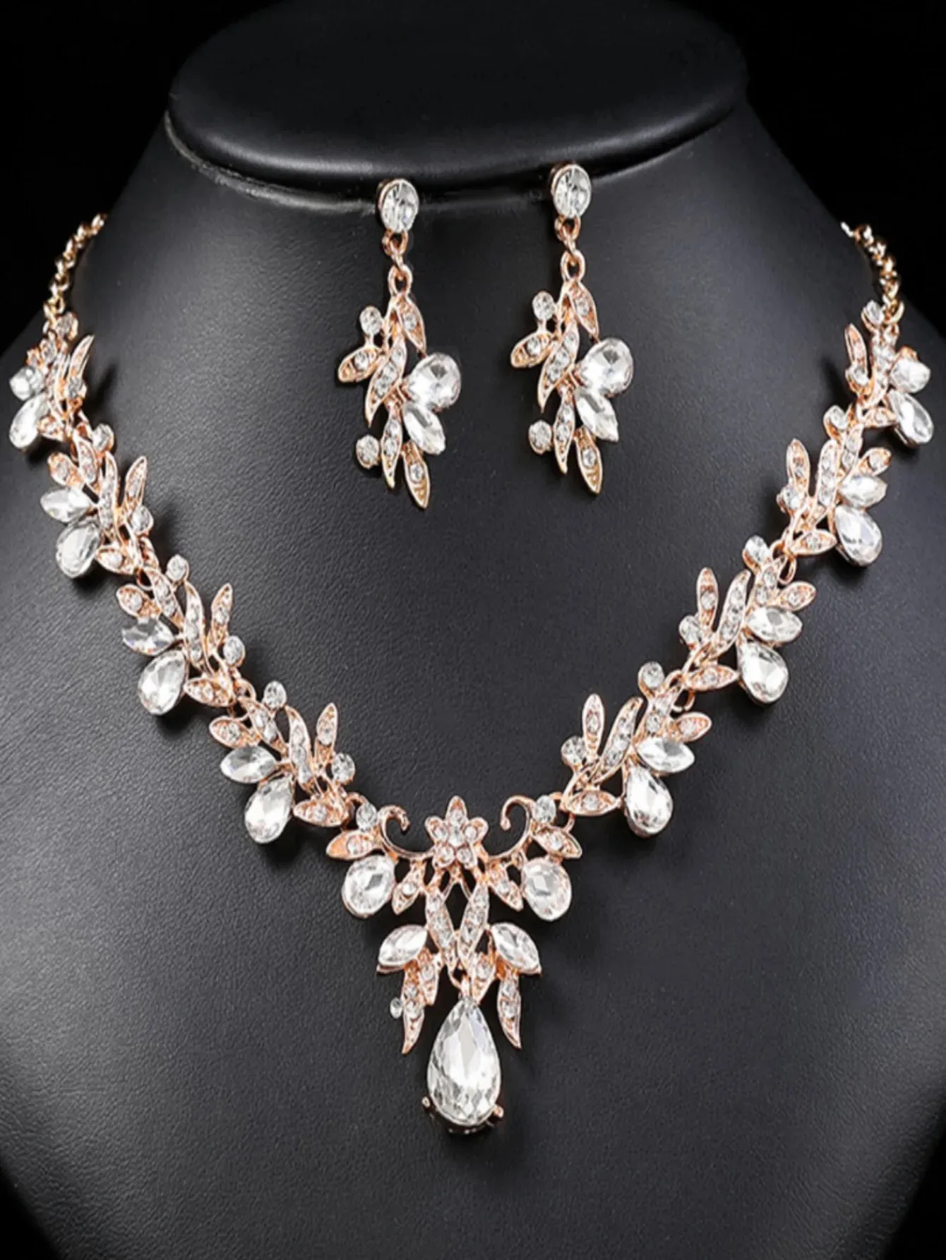 Colliers de perles Ensemble de bijoux 3 pièces avec boucles d'oreilles et collier en cristal artificiel adapté aux femmes pour assister à des fêtes 231124