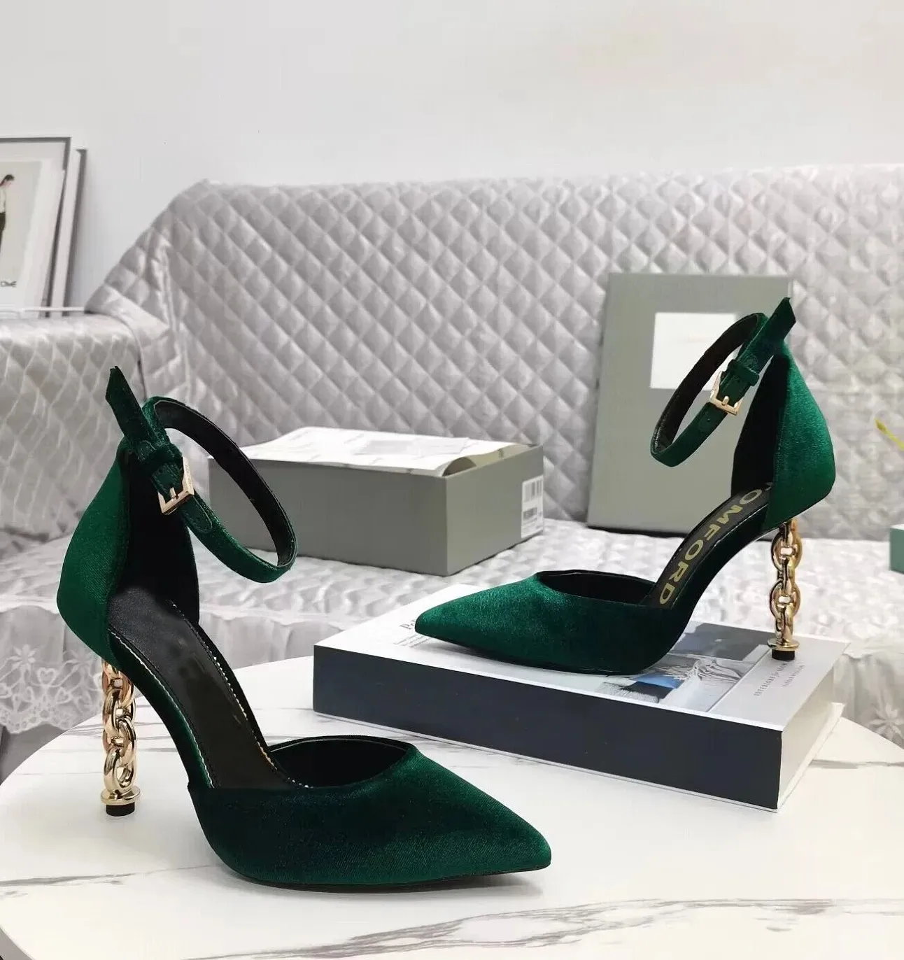 Été luxe femmes chaîne en or talons sandales chaussures TomXfords cadenas pointu Sandalias nu noir cuir de veau Slingback dame robe de mariée pompes sexy EU35-43