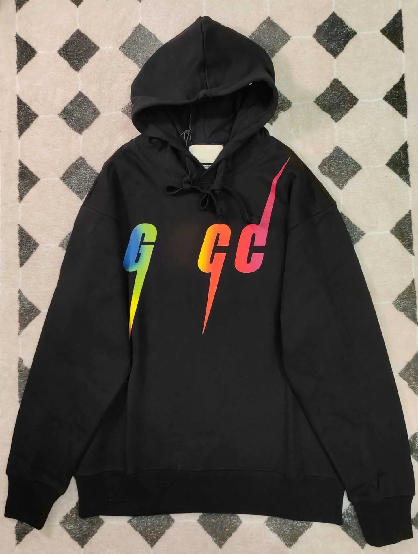 Högkvalitativ GU Hem Digital Spray Printed Colorful Lightning Blade Letter Printing Unisex Hooded Sweater