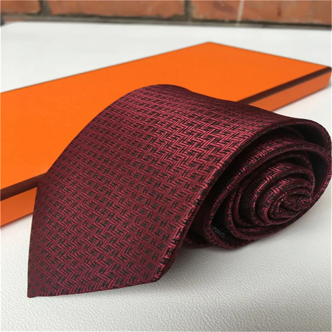Top 100% cravate en soie cravates classiques marque hommes mariés décontracté cravate étroite emballage de boîte-cadeau