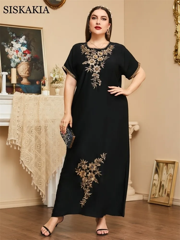 Robes d ete de taille plus 2024 Roule de broderie florale du cou rond robe noire decontractee