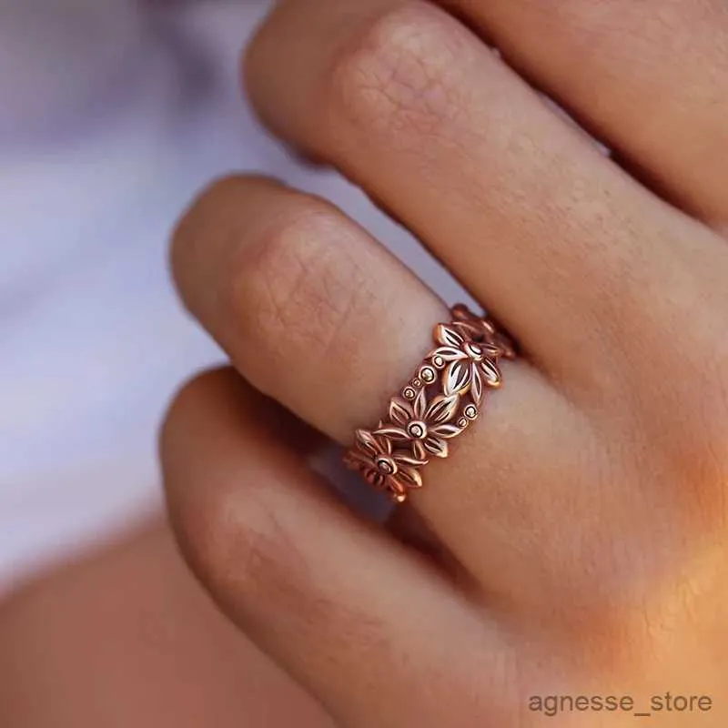 Wedding Rings Fancy Jewelry Flower Ring for Women Rose Gold Color Finger Accessories for Daily Life Low-key Aesthetic Wedding Band Gift R231127