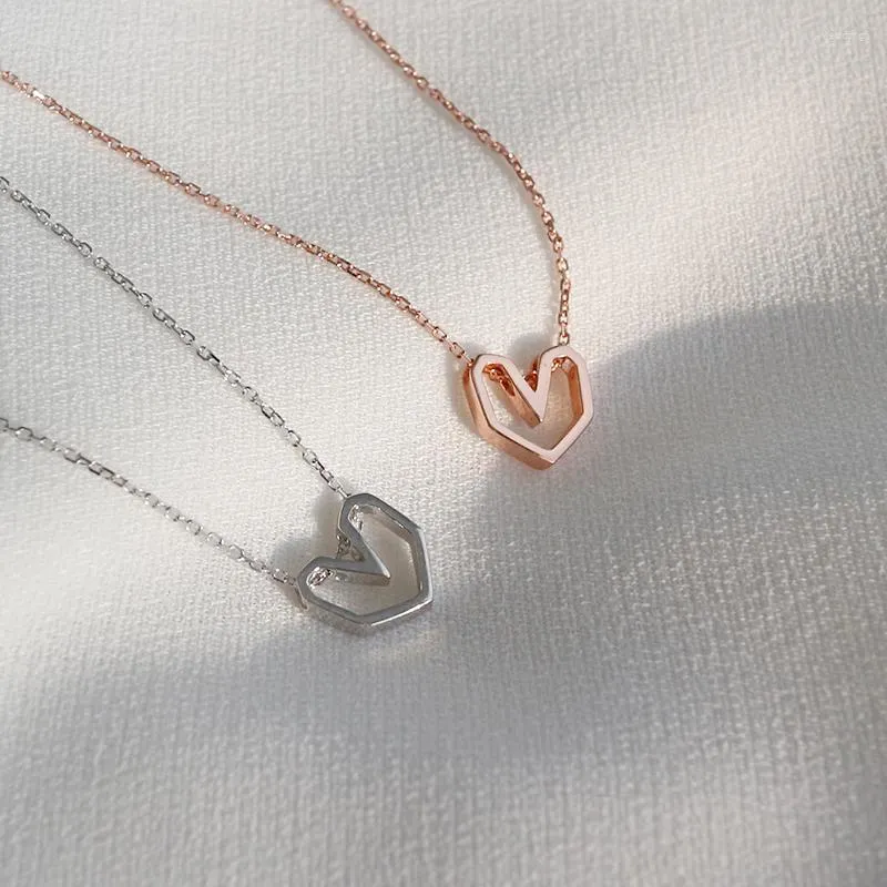 Catene Collana con ciondolo a forma di cuore in argento con cuore vuoto semplice per donna Gioielli in oro rosa con catena a clavicola dolce e delicata coreana